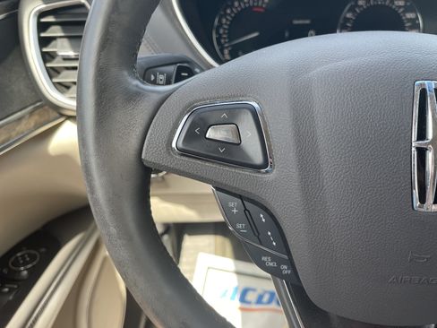 Used 2018 Lincoln MKX Reserve w/ Driver Assistance Package FWD image 18