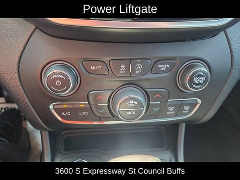 Used 2020 Jeep Cherokee Limited AWD/4WD image 18