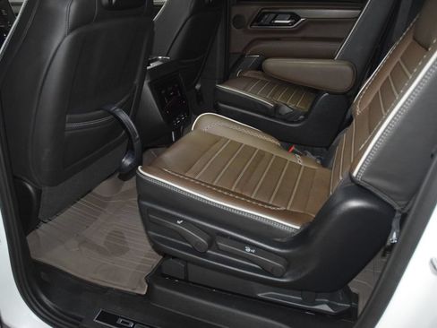 Used 2025 GMC Yukon XL Denali Ultimate w/ LPO, Floor Liner Package AWD/4WD image 44