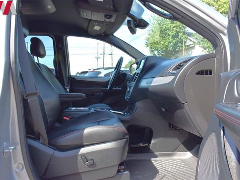 Used 2019 Dodge Grand Caravan GT image 28