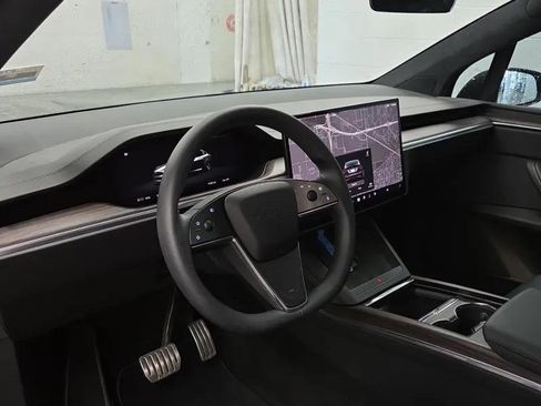 Used 2024 Tesla Model X image 3