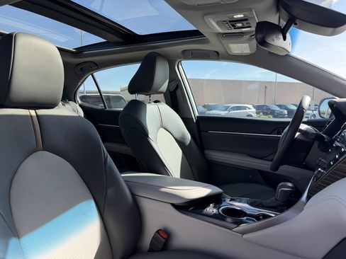 Used 2020 Toyota Camry XLE image 36