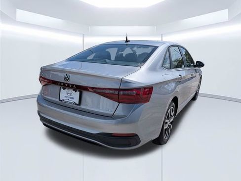 Used 2025 Volkswagen Jetta SE FWD image 4