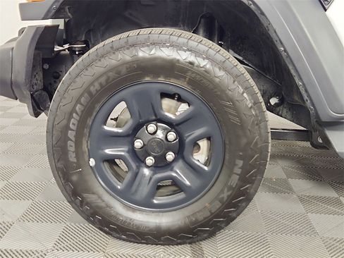 Used 2025 Jeep Wrangler Sport image 15