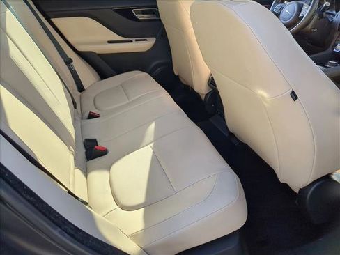 Used 2018 Jaguar F-PACE Premium image 19