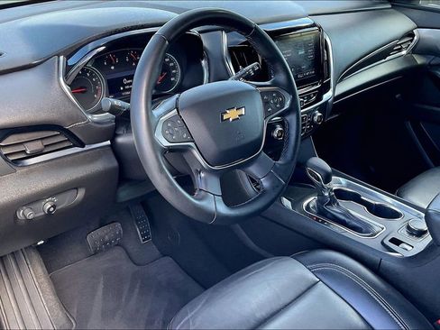 Used 2023 Chevrolet Traverse LT image 14