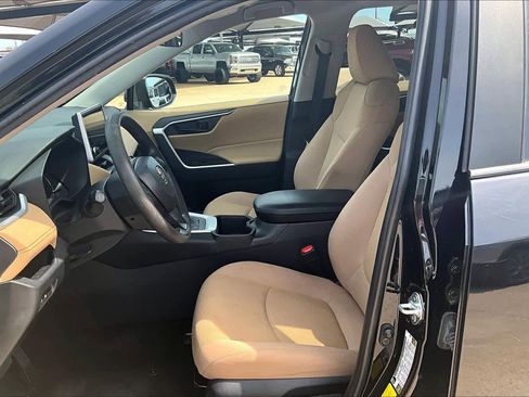 Used 2023 Toyota RAV4 LE AWD/4WD image 9