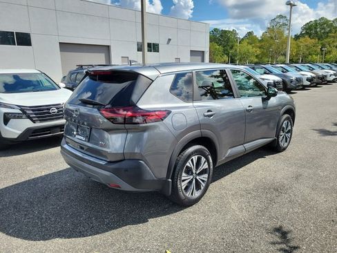 Used 2023 Nissan Rogue SV FWD image 2