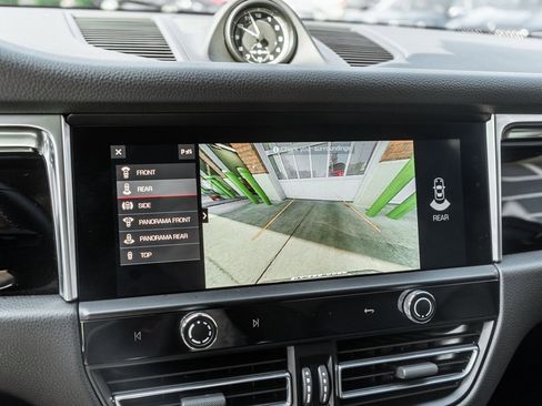 Used 2023 Porsche Macan image 10