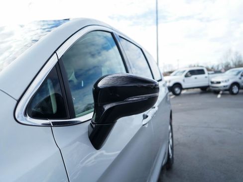 Used 2024 Chrysler Pacifica Limited image 16