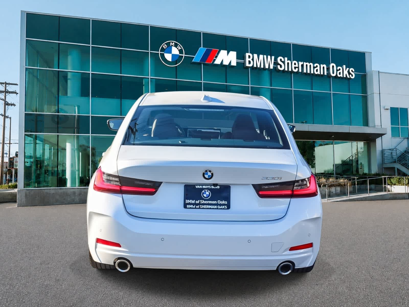 Used 2026 BMW 330i Sedan w/ Premium Package RWD image 5