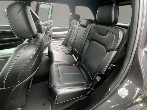 Used 2022 Jeep Grand Cherokee Overland AWD/4WD image 22