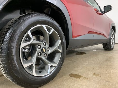 Used 2025 Chevrolet Trax LT image 9