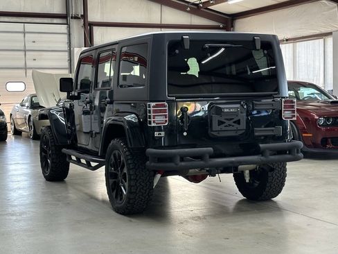 Used 2015 Jeep Wrangler Unlimited Sahara w/ Connectivity Group image 4