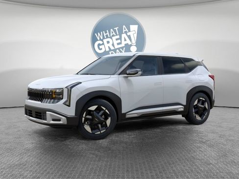 New 2027 Kia Seltos S FWD image 3