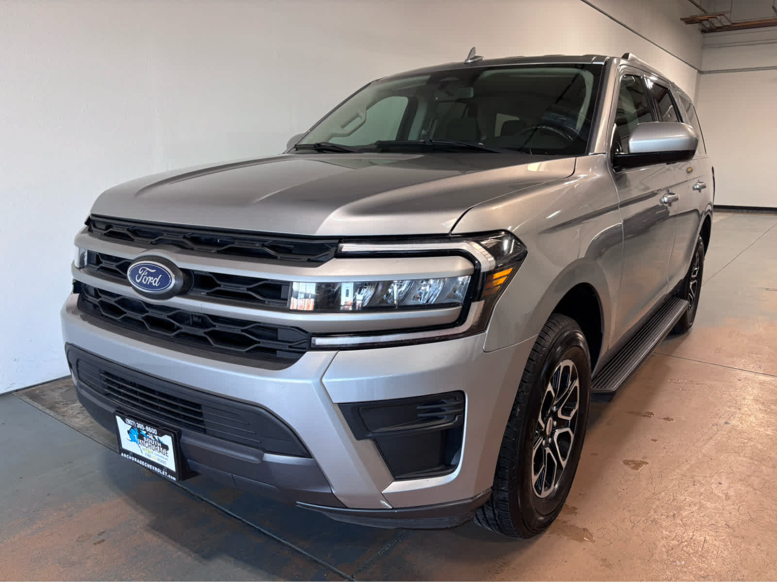 Used 2024 Ford Expedition XLT AWD/4WD image 1