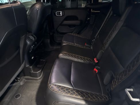 Used 2023 Jeep Wrangler Unlimited Sahara AWD/4WD image 7