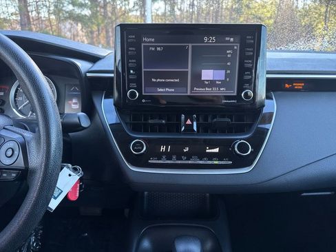 Used 2022 Toyota Corolla LE image 17