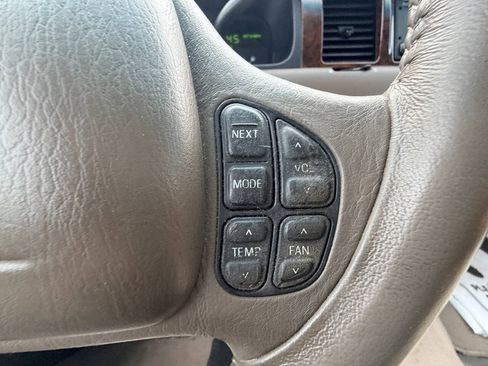 Used 1999 Lincoln Town Car Signature RWD image 6