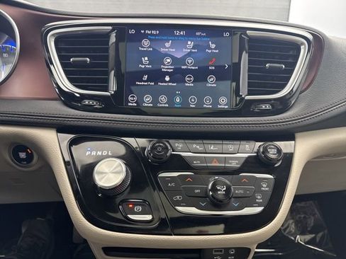 Used 2020 Chrysler Pacifica Limited w/ Advanced Safetytec Group image 20