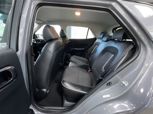 Used 2022 Hyundai Venue Limited FWD image 20