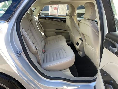 Used 2019 Ford Fusion SEL image 27