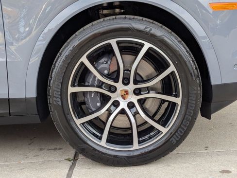 Certified 2026 Porsche Cayenne AWD/4WD image 28