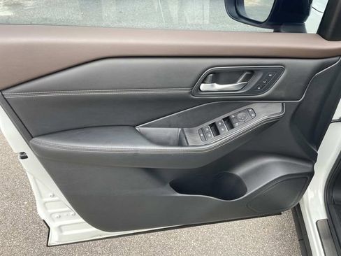 Certified 2023 Nissan Rogue SL image 17