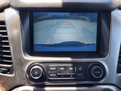 Used 2019 Chevrolet Suburban LT RWD image 15