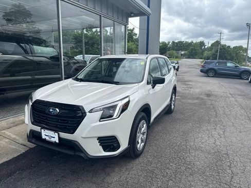 Used 2023 Subaru Forester AWD/4WD image 3