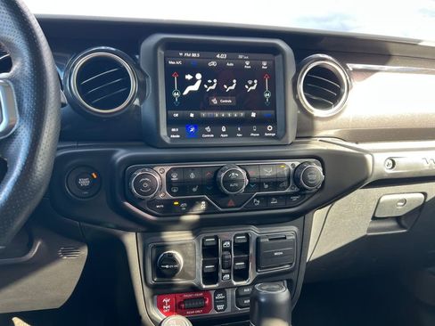 Used 2022 Jeep Wrangler Unlimited Rubicon w/ Trailer Tow Package image 29