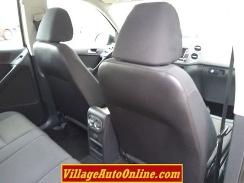 Used 2017 Volkswagen Tiguan S image 42