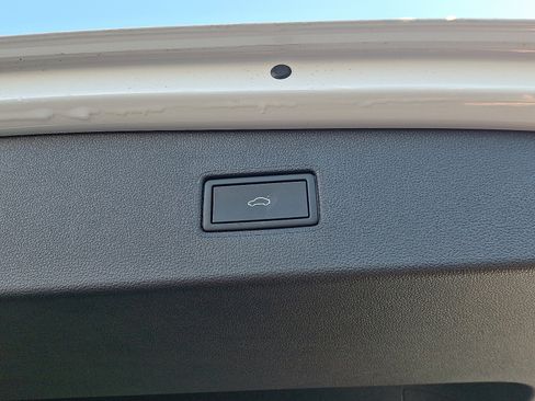 Used 2024 Volkswagen Tiguan SE R-Line image 29