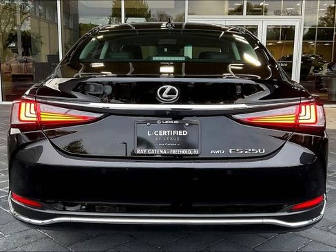 Certified 2024 Lexus ES 250 w/ Premium Package AWD/4WD image 5
