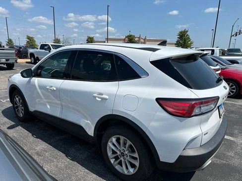 Used 2020 Ford Escape SE FWD image 4