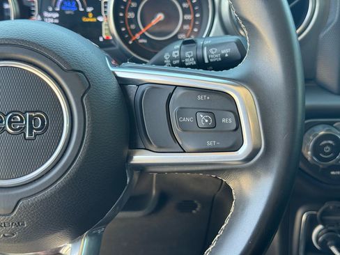 Used 2019 Jeep Wrangler Unlimited Sahara AWD/4WD image 22