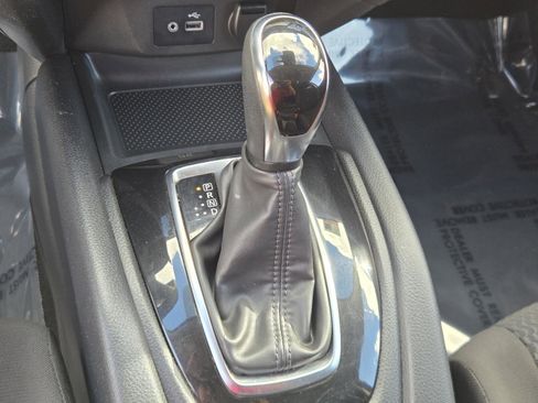 Used 2022 Nissan Rogue Sport S image 13