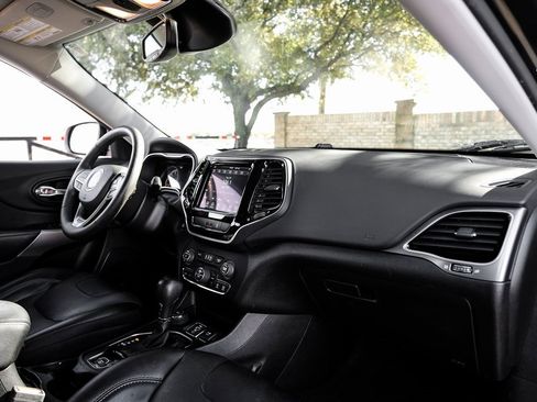 Used 2022 Jeep Cherokee Limited image 23