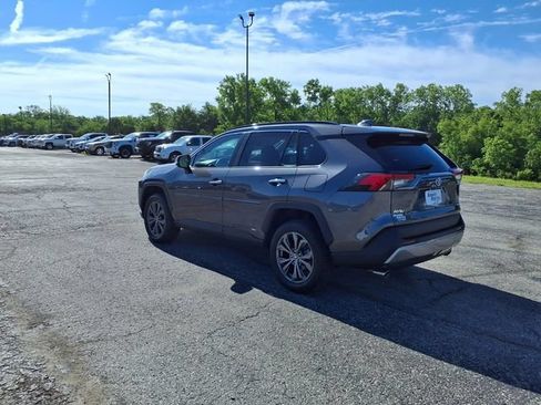 Used 2022 Toyota RAV4 Limited AWD/4WD image 28