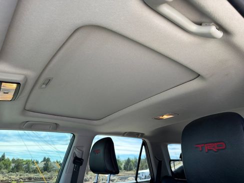 Used 2023 Toyota 4Runner TRD Off-Road Premium w/ Moonroof Package AWD/4WD image 17