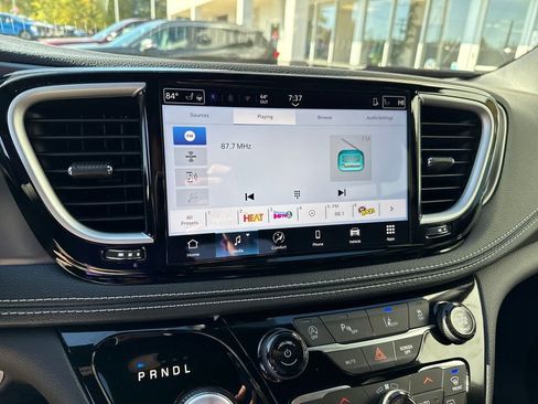 New 2026 Chrysler Pacifica Select image 19