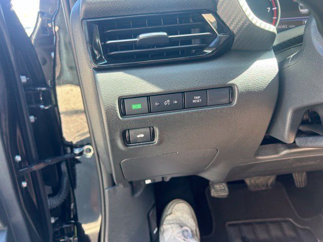 Used 2025 Nissan Sentra SR FWD image 12