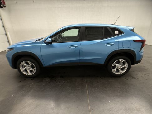 New 2026 Chevrolet Trax LS w/ LS Convenience Package FWD image 6
