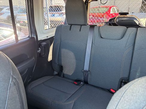 Used 2025 Jeep Wrangler Sport S image 38