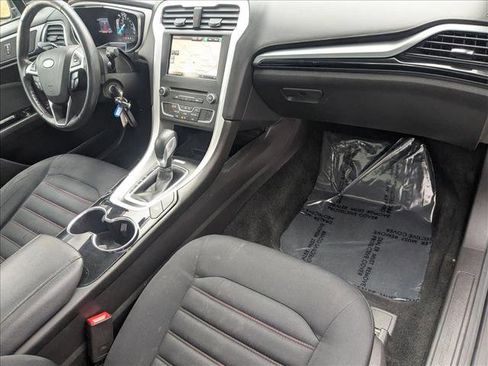 Used 2016 Ford Fusion SE image 20