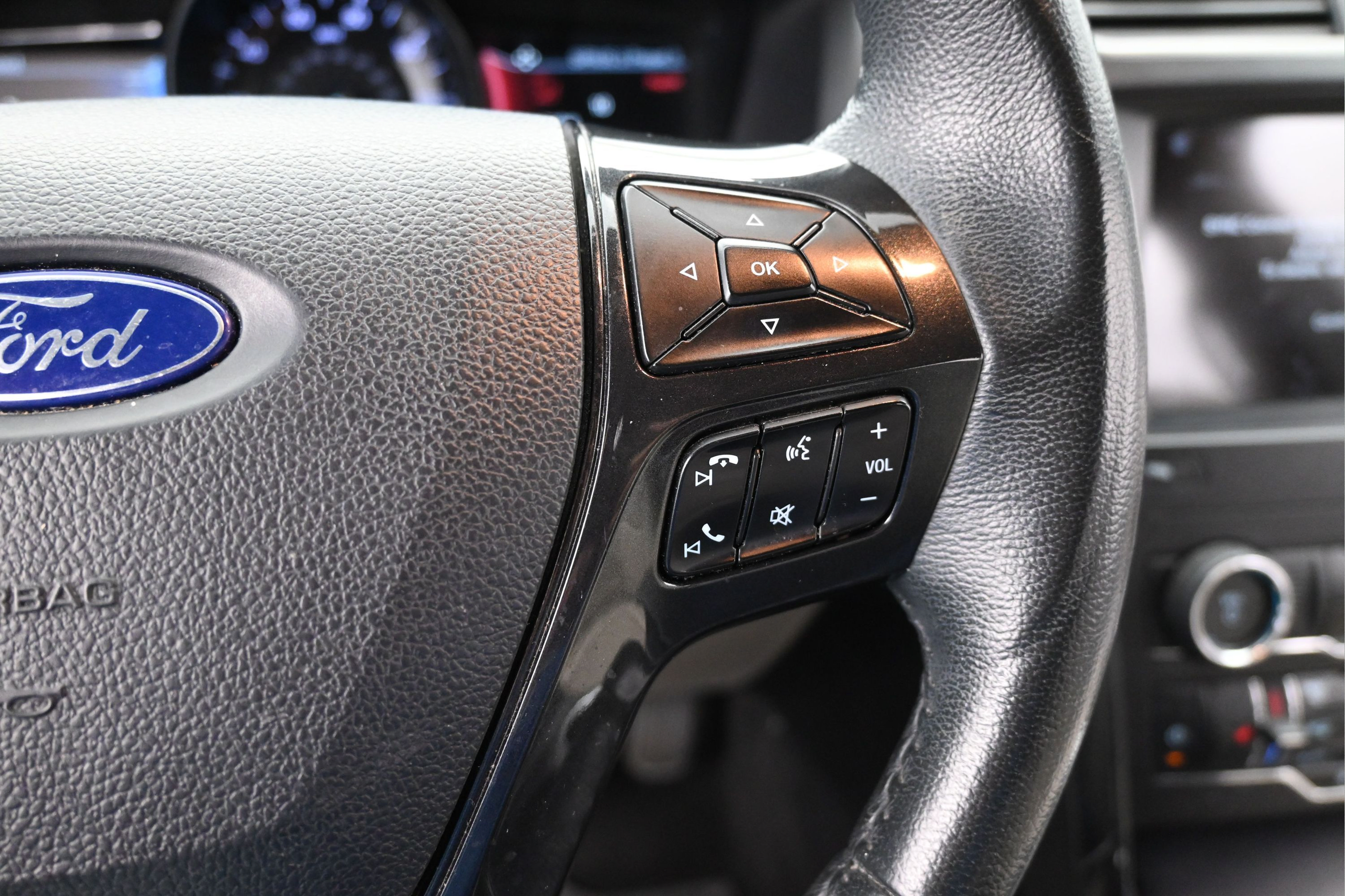 Used 2019 Ford Explorer XLT w/ Equipment Group 202A FWD image 15