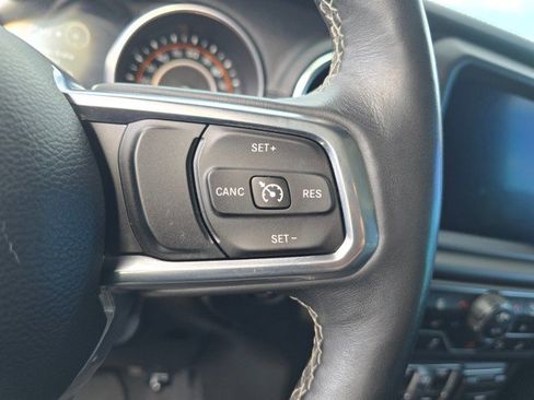 Used 2018 Jeep Wrangler Unlimited Sahara image 29