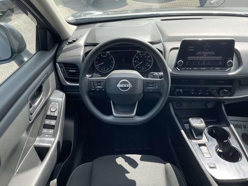 Used 2025 Nissan Rogue S FWD image 14