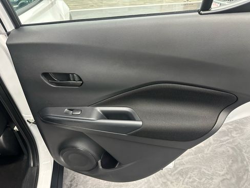 Used 2022 Nissan Kicks S image 11