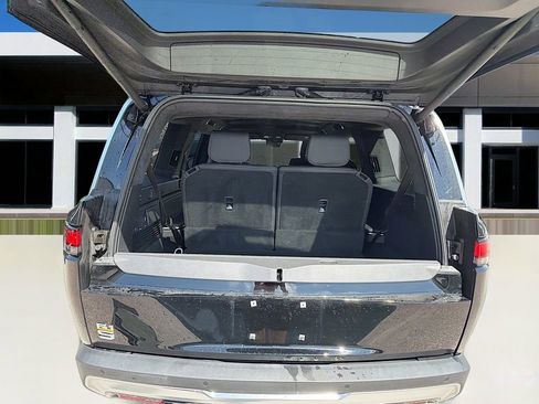 Used 2023 Rivian R1S Launch Edition image 15